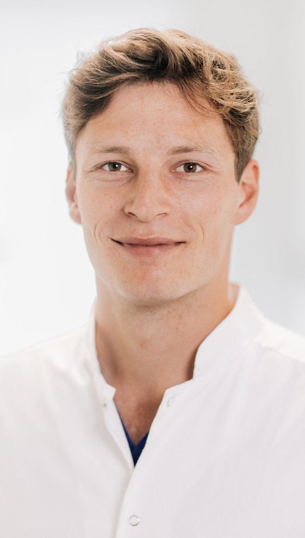 Dr. Yannik Spiller